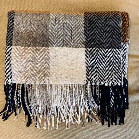 New Soft Cozy Scarf - Shawl - Picture 3 of 3